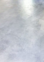 mikroczement-na-polu-s-glyanczevym-lakom3