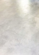 mikroczement-na-polu-s-glyanczevym-lakom4