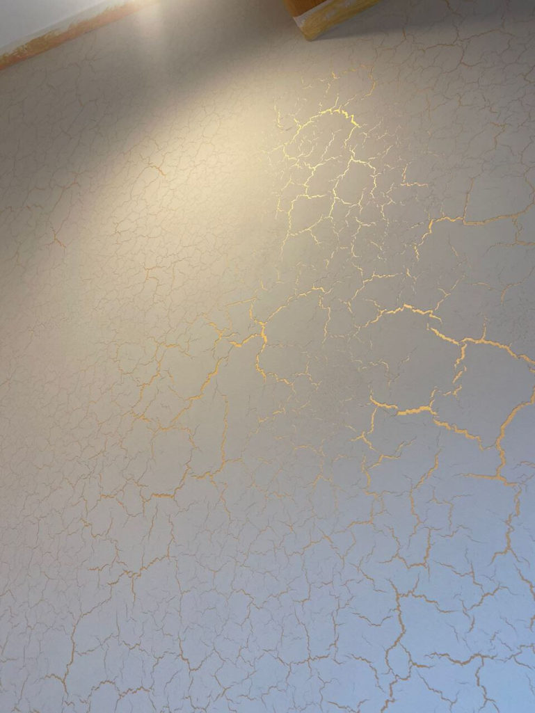 Italica Crack + Metallico Oro + Nuova Venezia в интерьере