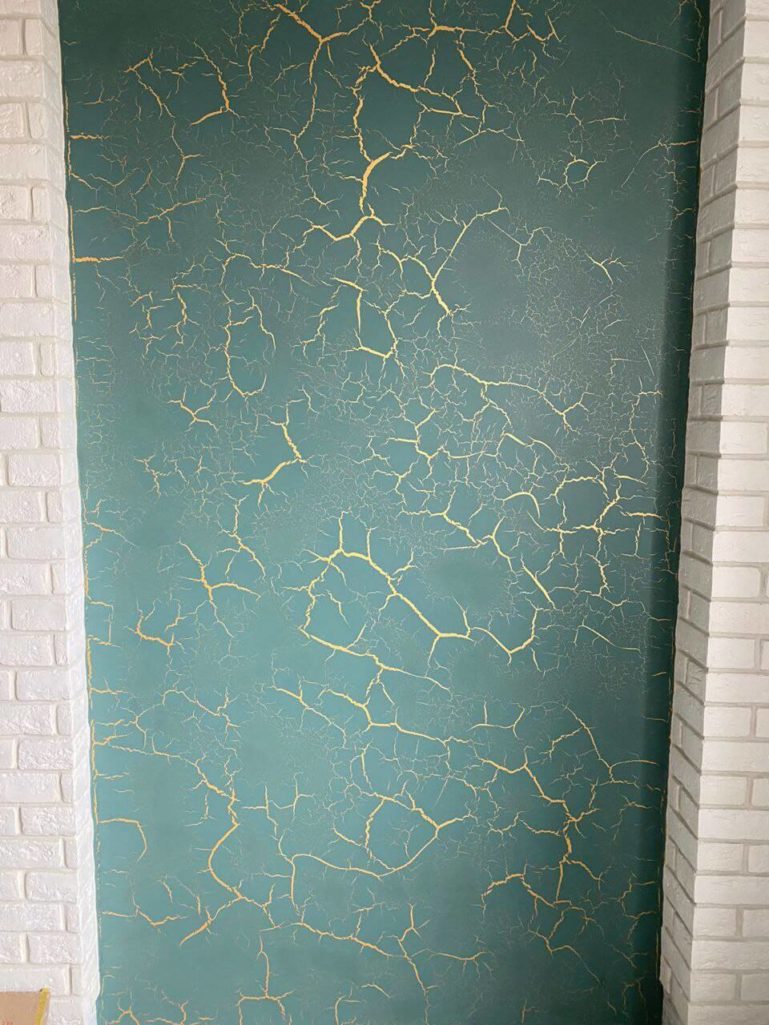 Эффект трещин на стенах Кракелюр с помощью декоративной краски своими руками