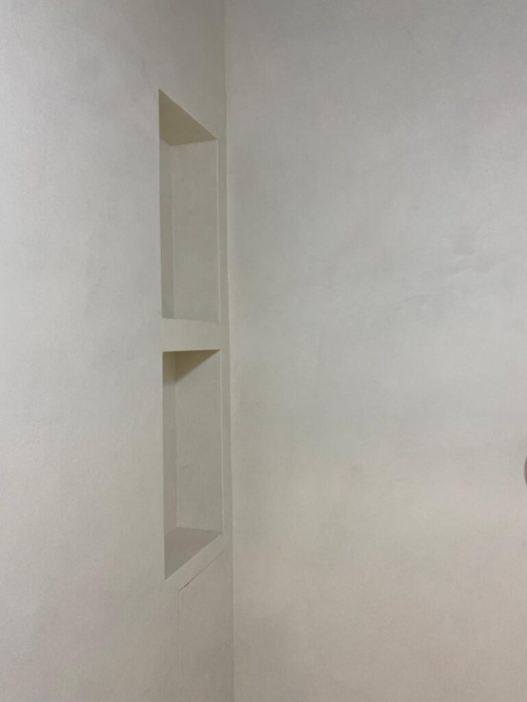 Italica Policement 600+ 300, лаки Protector (водный барьер) + 2 слоя PU2 (2х компонентный полиуритановый напольный лак)