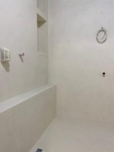 Italica Policement 600+ 300, лаки Protector (водный барьер) + 2 слоя PU2 (2х компонентный полиуритановый напольный лак)