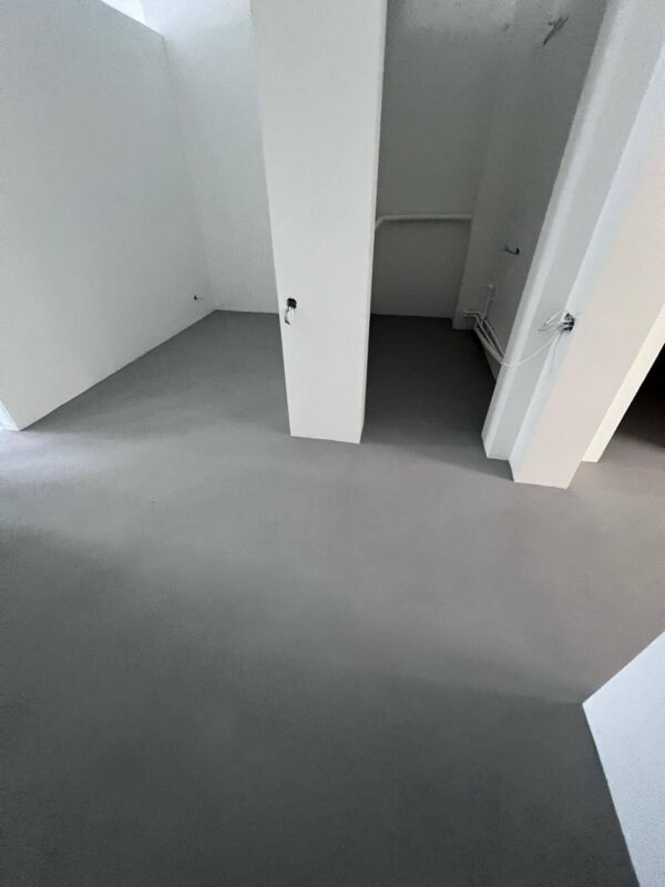 Напольное покрытие микроцемент Italica Policement 600 + 300 + лак PROTECTOR + лак LACCA ESTREMO PU2