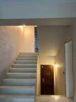 Фактурная штукатурка Marmo Travertino 500 + Finishmatt с эффектом "Карта мира"