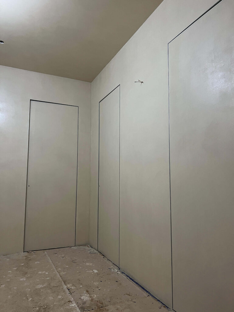 Микроцемент во всех помещениях Polycement 300 + Protector + воск Cera Perla argento