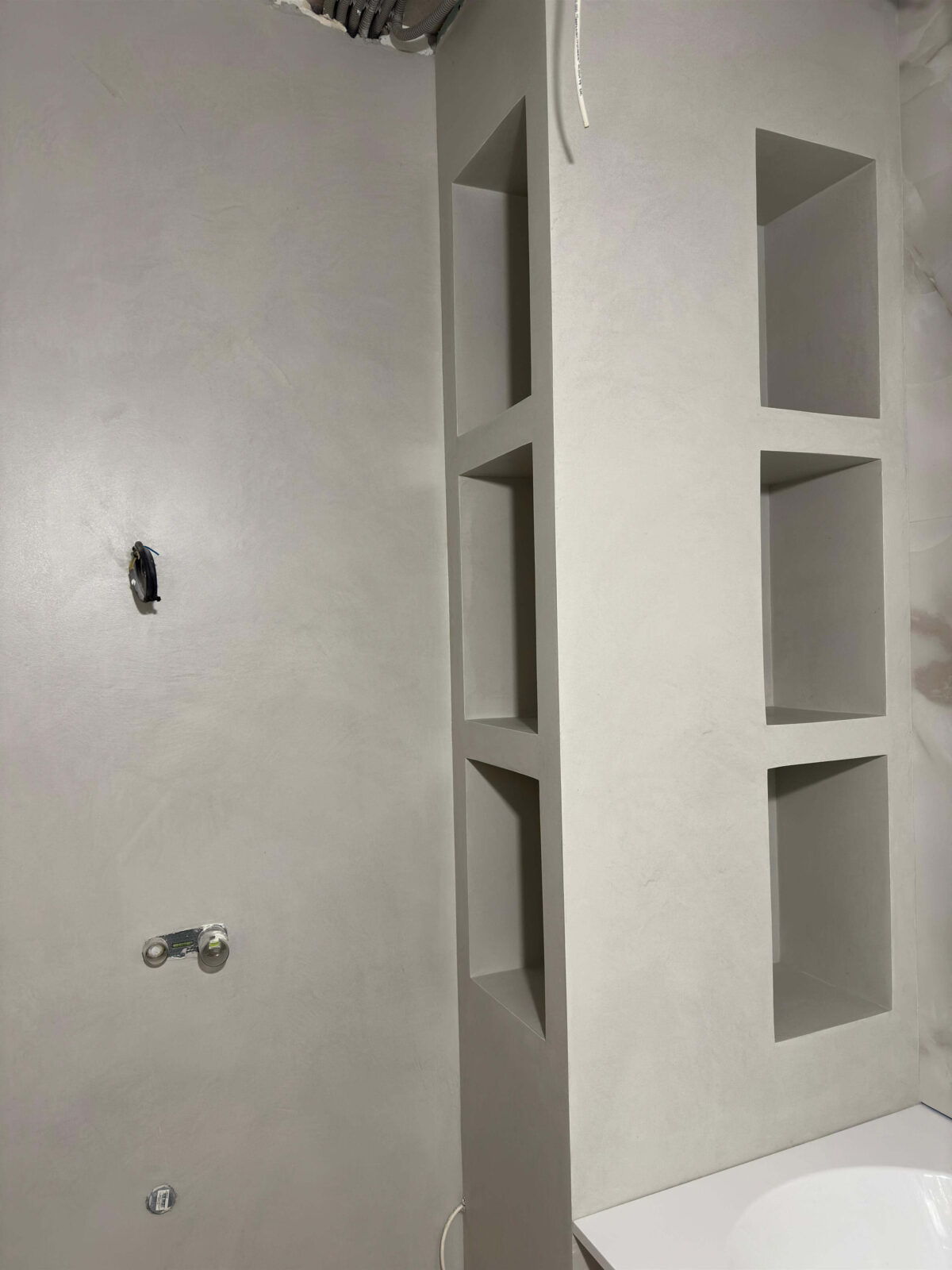 Декоративная штукатурка Арт Бетон Polycement 300 с влагостойким лаком Italica Protector + PU 2