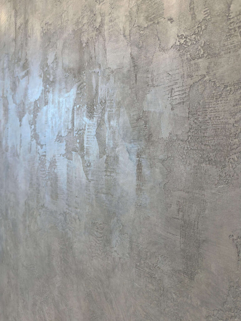 Фактурная штукатурка Marmo Travertino 500 + Finishmatt в благородном серо-бежевом оттенке