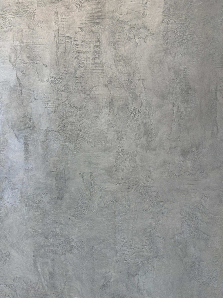 Фактурная штукатурка Marmo Travertino 500 + Finishmatt в благородном серо-бежевом оттенке