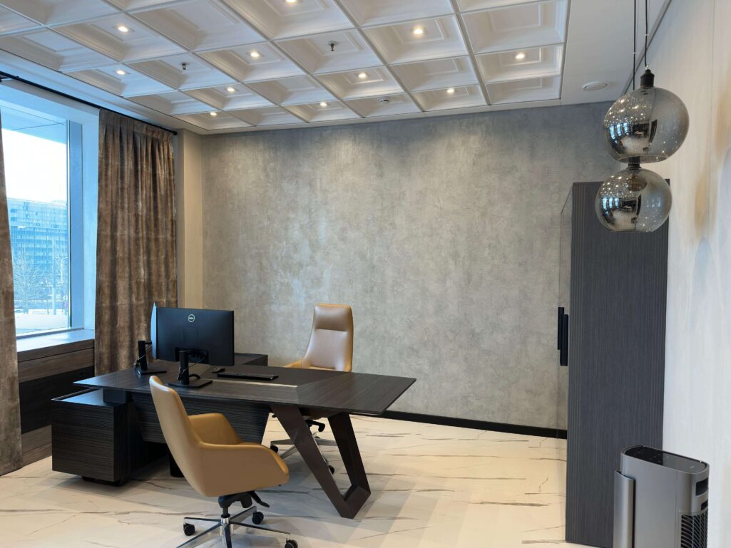 Фактурная штукатурка Marmo Travertino 500 + колерованный Finishmatt + Luce