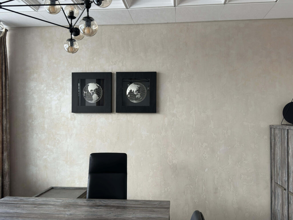 Фактурная штукатурка Marmo Travertino 500 + колерованный Finishmatt + Luce