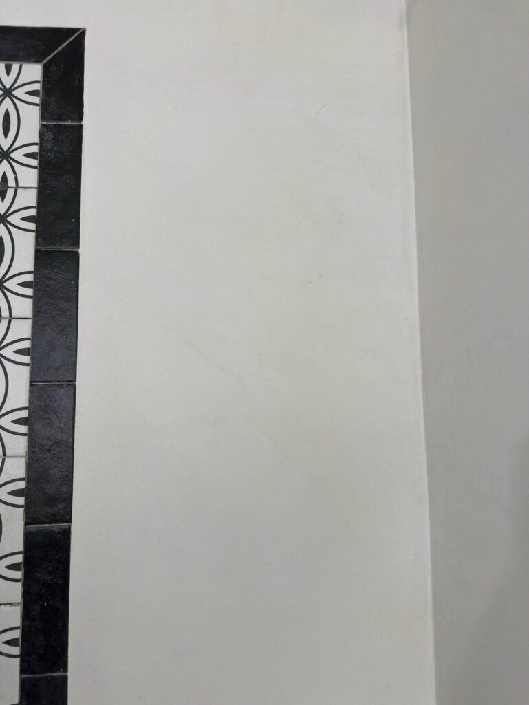 Декоративная штукатурка для санузлов Polycenement 600+300с защитным лаком PROTECTOR + LACCA ESTREMO PU2