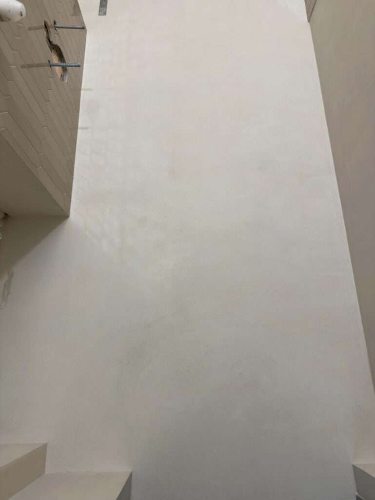 Декоративная штукатурка для санузлов Polycenement 600+300с защитным лаком PROTECTOR + LACCA ESTREMO PU2