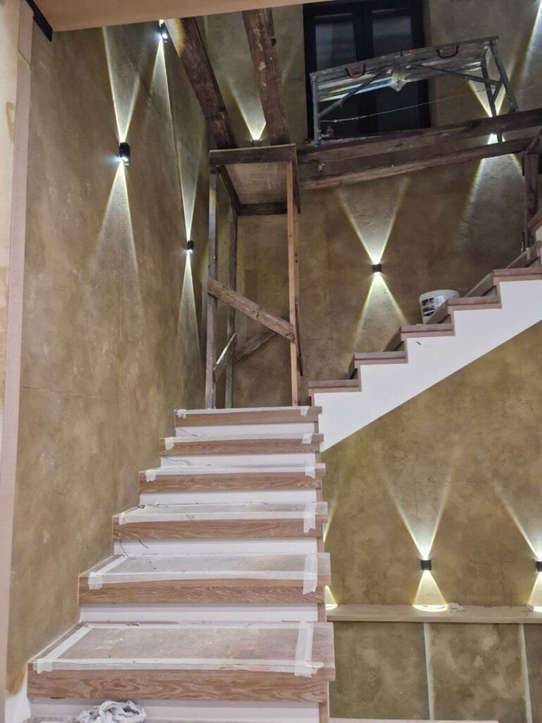 Сложная многослойная отделка с эффектом травертина и бронзы